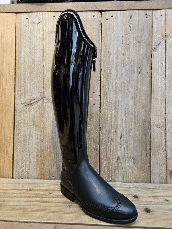 De Niro Bellini 37 MA M Black Patent swarovski en perforatie details