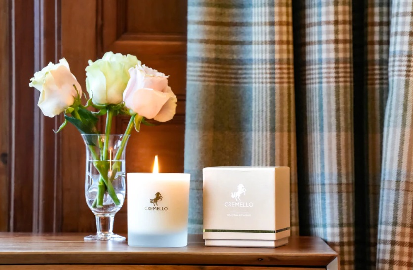 Cremello Candle 220g "Coastal Cypress & Amber" - Afbeelding 3