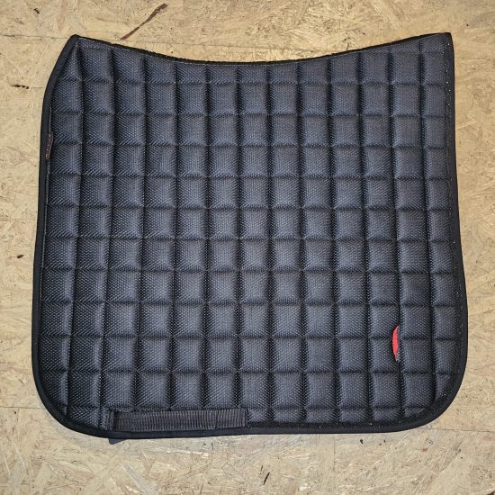 aviar-mesh-saddlepad-dressage